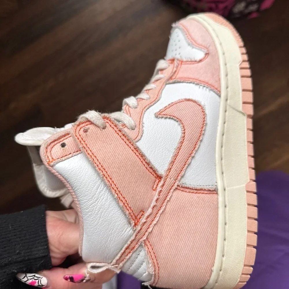 Pale orange & white jordan 1s - Picture 1 of 6